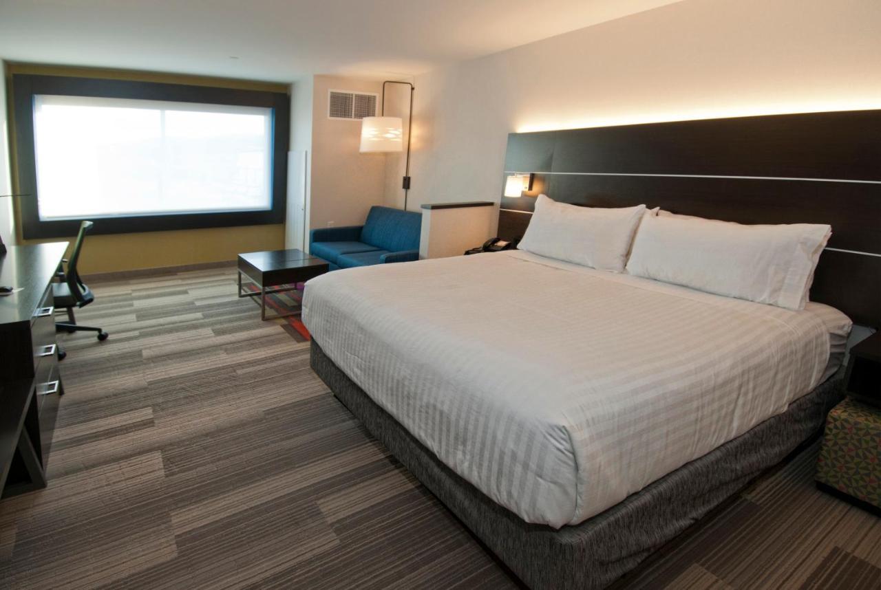 Holiday Inn Express & Suites Johnstown By Ihg Exterior foto