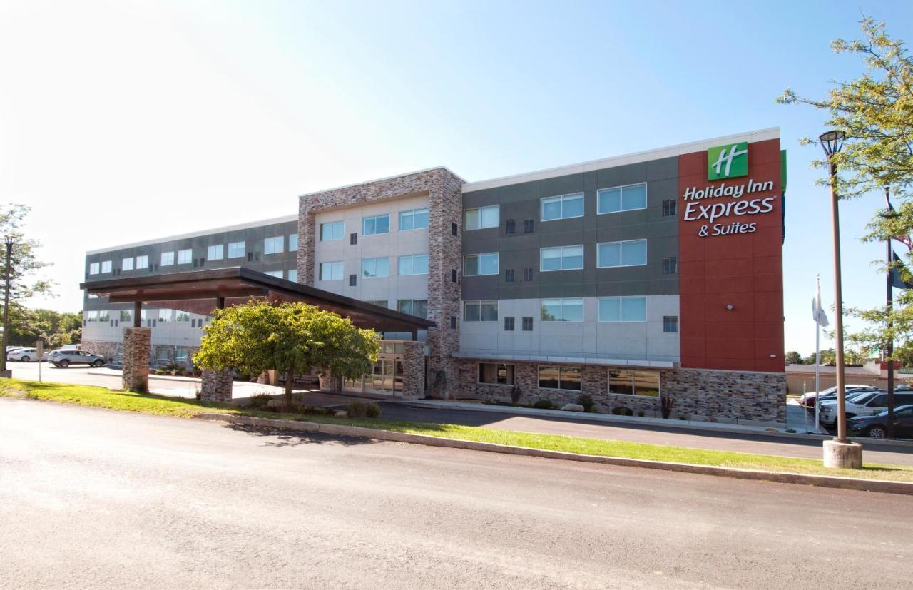 Holiday Inn Express & Suites Johnstown By Ihg Exterior foto
